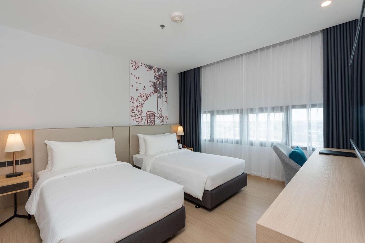 Two-Bedroom Suite One Queen Bed Twin Beds Non-Smoking